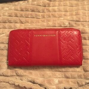 Tommy Hilfiger wallet like new, only used a couple of times